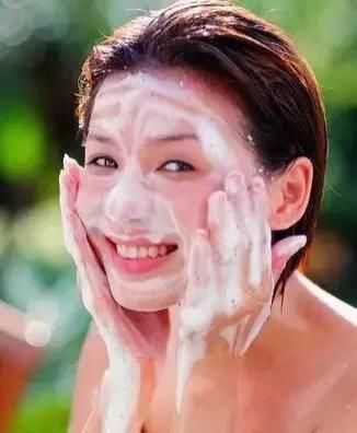 粗糙|4个坏习惯让你的脸越洗越脏,越来越粗糙!