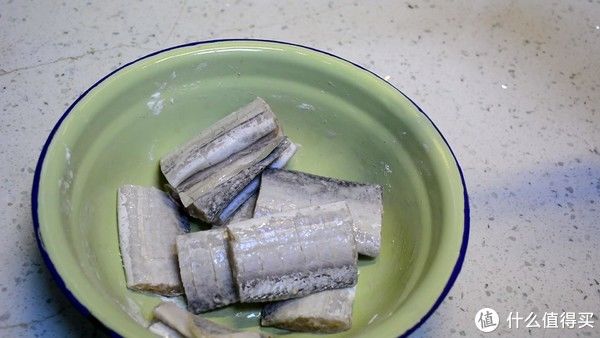 酥脆|炸带鱼，记住“3放2不放”，带鱼鲜香无腥味，金黄酥脆