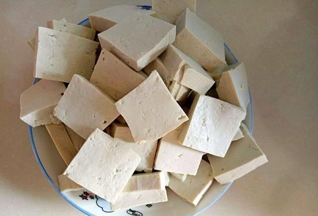  大厨|43年大厨：煎豆腐时，万万多加这一步，否则豆腥味重，还易碎