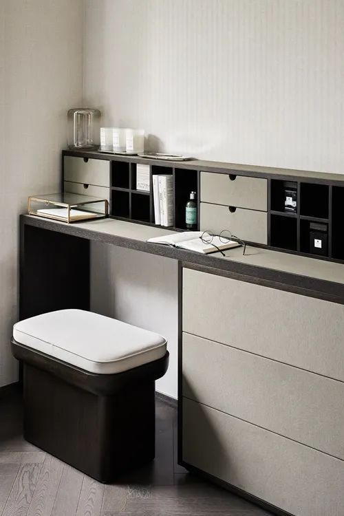 舒适|168㎡现代艺术宅,摈弃繁杂与浮夸,轻盈舒适的设计