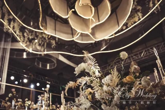 精致饱满又不失时尚感的香槟色系婚礼，这种风格的婚礼你喜欢吗