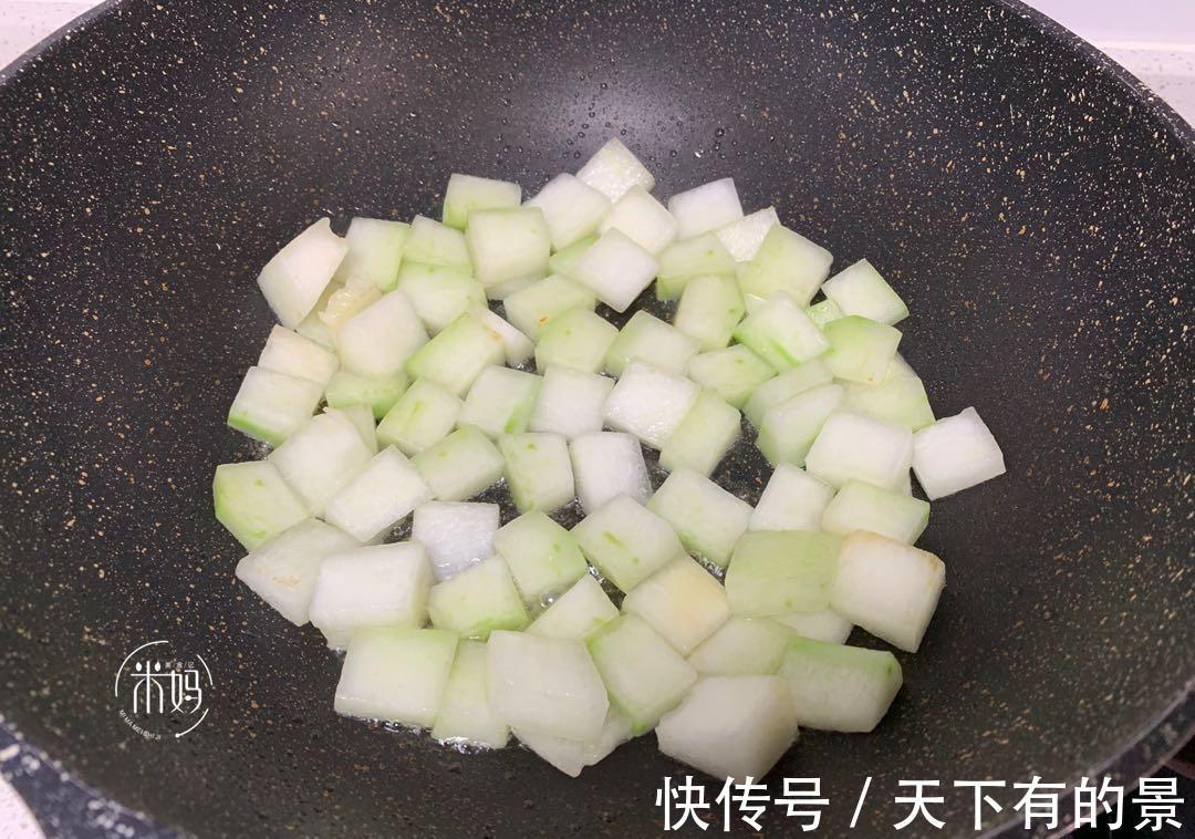 煮汤|夏天这瓜便宜又营养，1块5一斤，用来煮汤，降火解暑，鲜美好喝