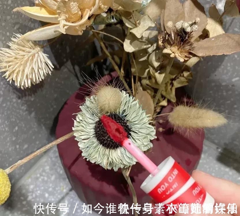 你想要的雾面哑光妆效,一支唇泥就能帮你实现