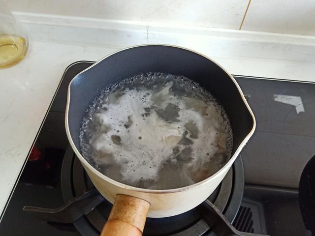 老两口的极简早餐，热乎乎的真好吃，营养也齐全，日子恬淡又美好