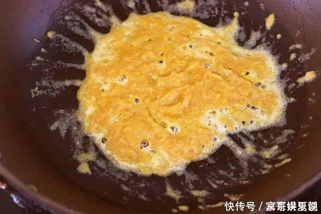咸蛋黄沙沙|这才是南瓜最好吃的做法，甜咸可口，外酥里嫩，家人都夸太好吃了