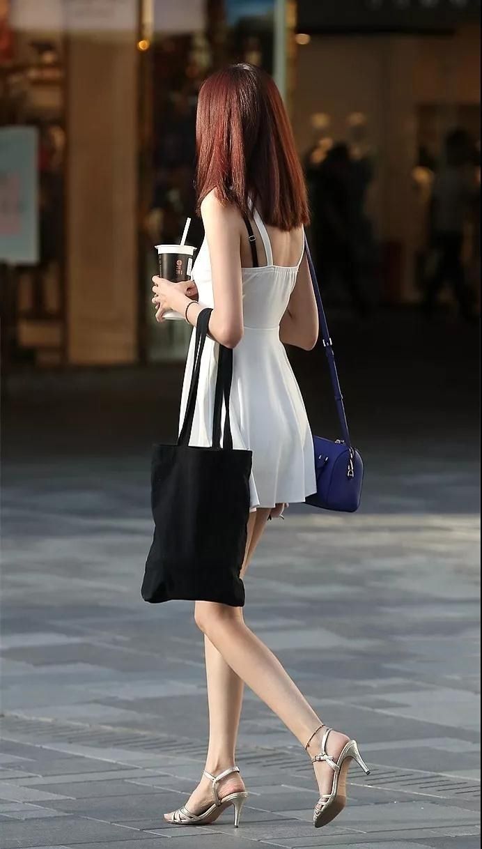 好看|街拍:到处都是背影好看的小姐姐,从后面看上去,你最喜欢哪一个