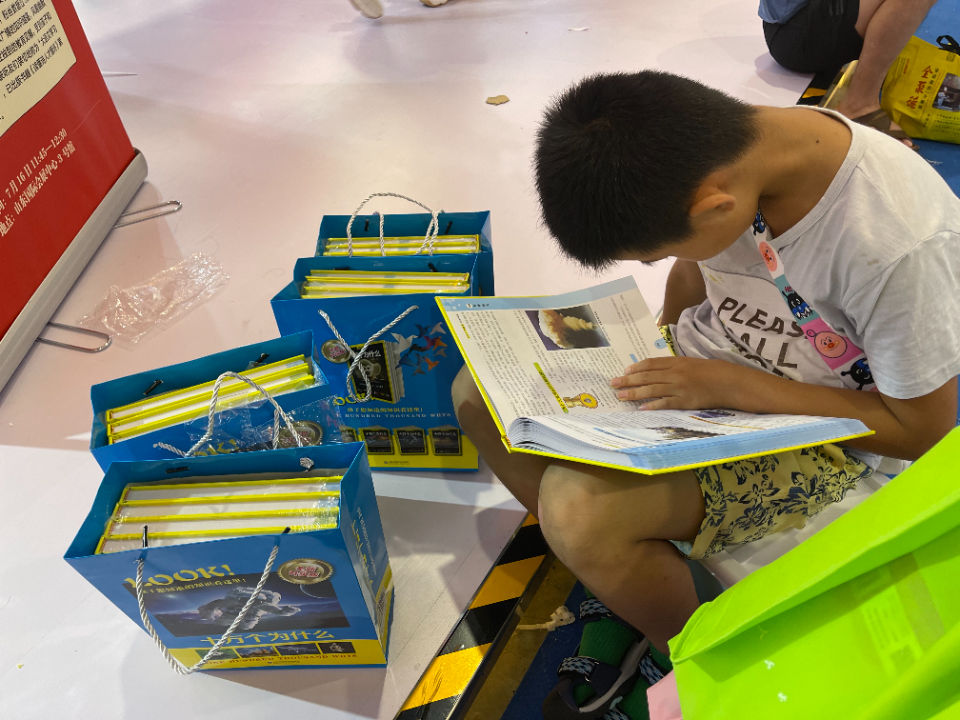 书博会|书博会倒数第二天，市民乐享好书历史最低价，图书都卖疯了