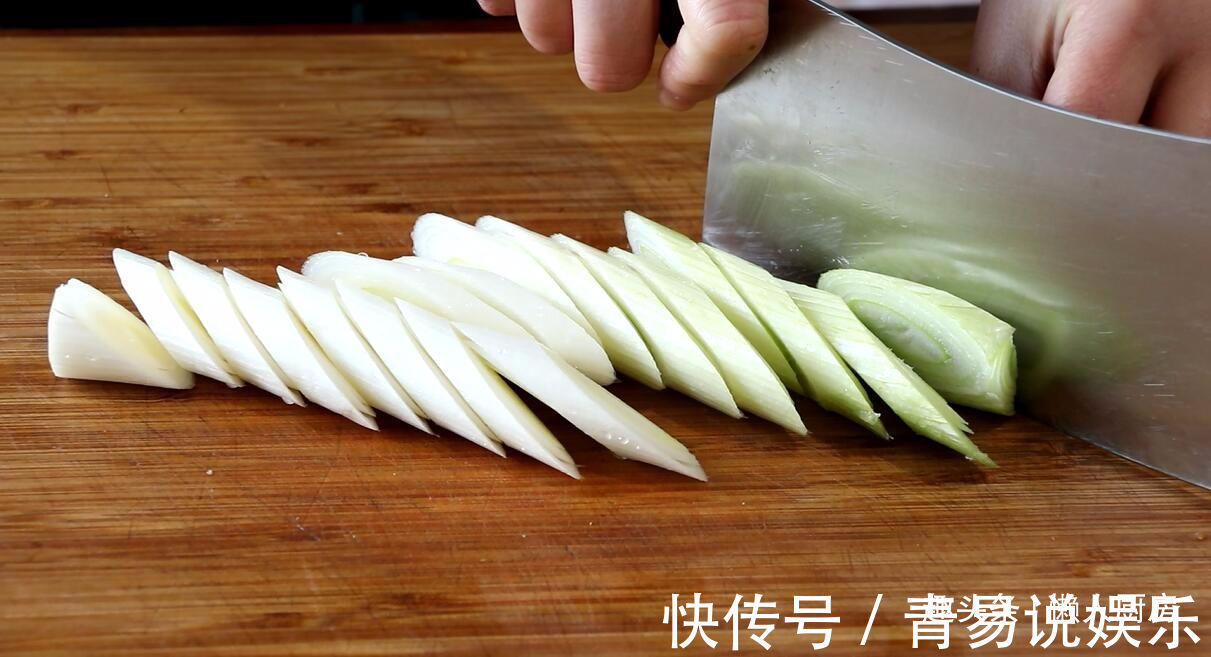 教你做砂锅焗鱼头,全过程不加水,鱼肉鲜嫩入味,做法简单易学