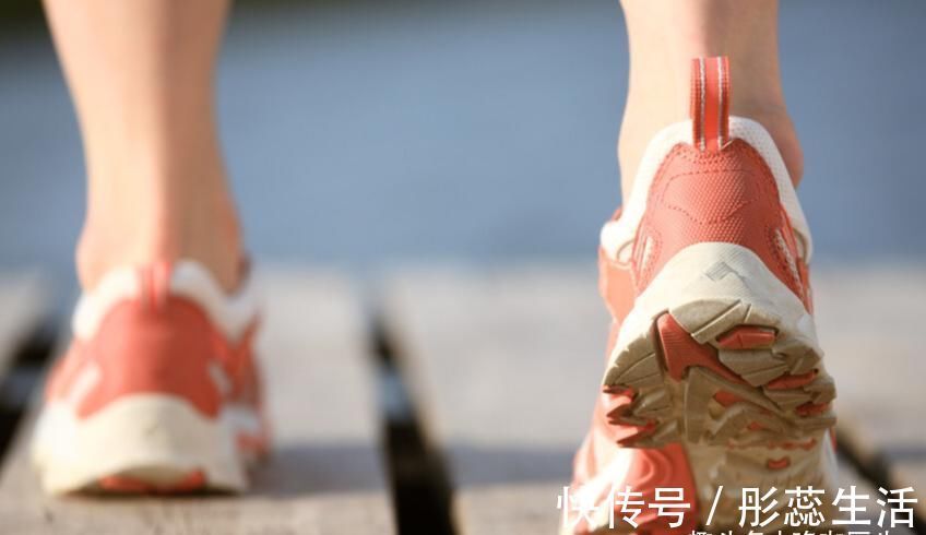 男子|男子每天运动1小时,甘油三酯不降反增,医生直言:一事做太多!