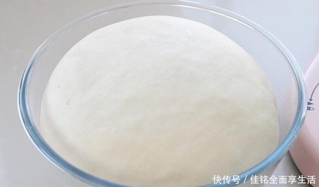 面包|做面包用中种法,出膜快细腻拉丝,既当早餐又是零食,出炉遭哄抢