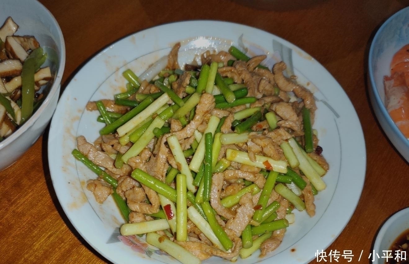 亲戚|初五亲戚来拜年,做了满满的三大桌菜,吃出家的味道,客人都说好