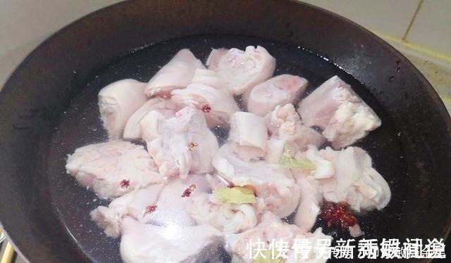 香叶|猪蹄和它是绝配,用一种食材代替水,不仅软烂入味,还营养翻倍