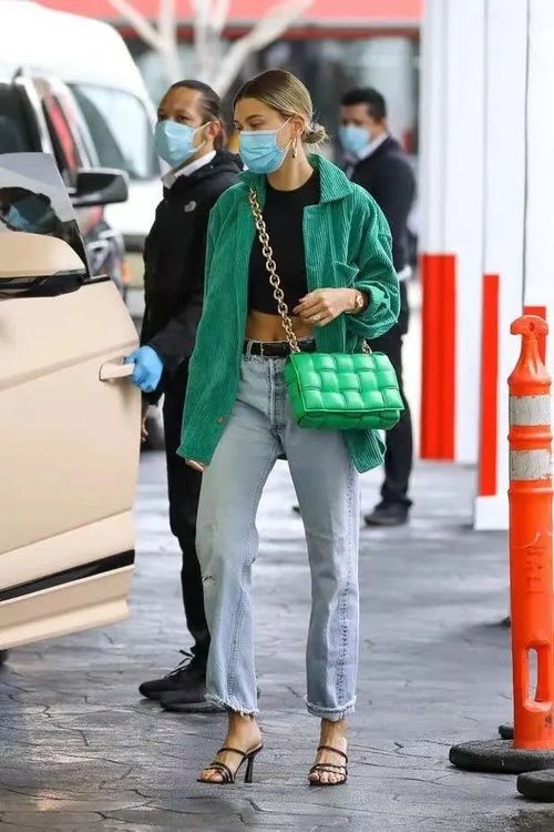 羽绒服穿在你身上显臃肿？穿在它身上刚刚好！