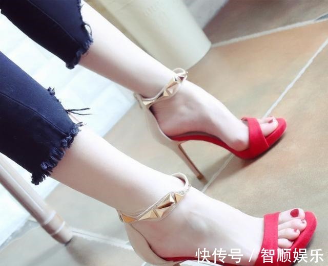 高跟凉鞋 2021年最流行迷人高跟鞋,踮起脚尖超女人味!