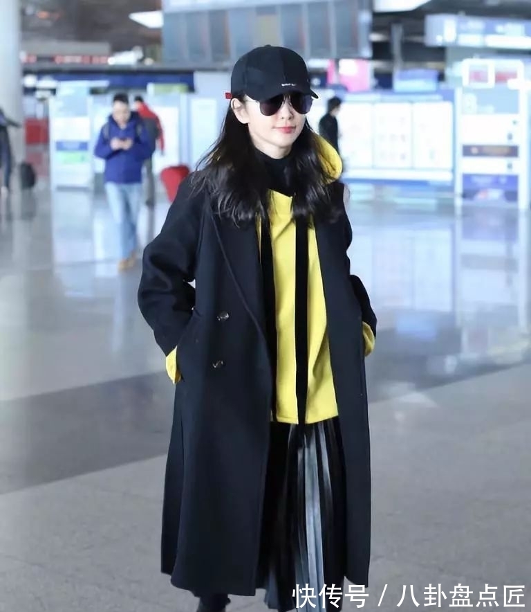 穿搭|懒人穿搭法：大衣+卫衣保暖时尚，穿搭失败概率几乎为零