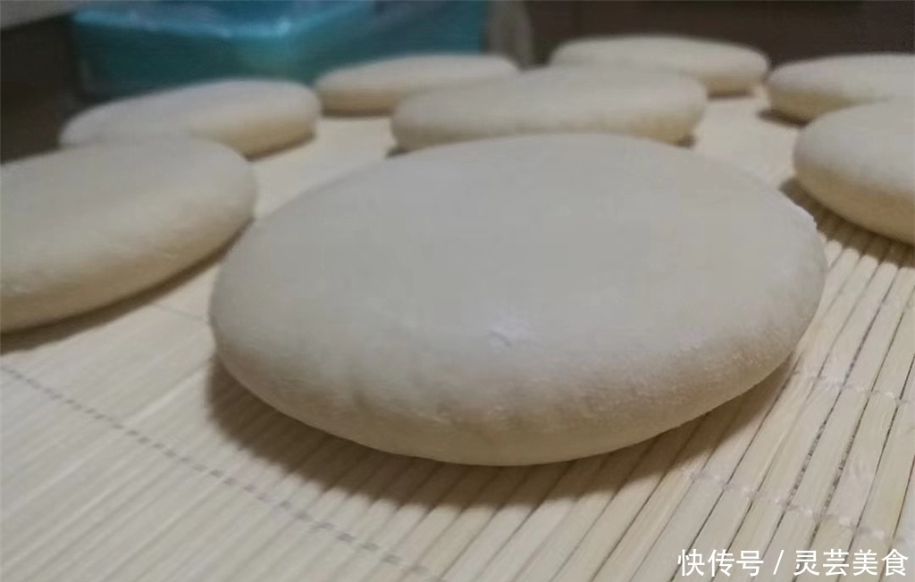 比面包还软的发面饼做法,简单易学,早上起来10分钟出锅