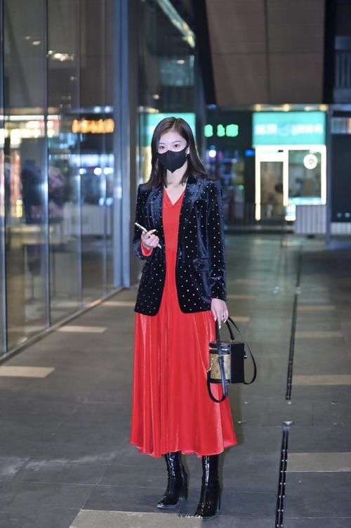 30岁的女性懂不懂打扮？看春季穿搭就了解，正确的搭配时尚且年轻