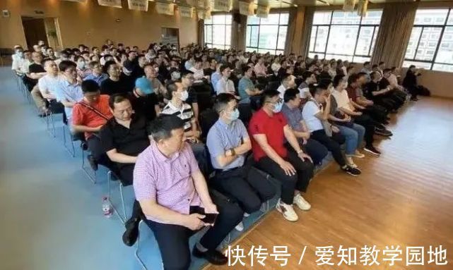 母亲节|一场只有爸爸的家长会火了！养娃这4件事必须爸爸做，妈妈别插手