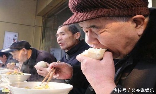 悄悄“偷走”寿命的五个习惯，熬夜仅排第二，再舒服也尽量忍住