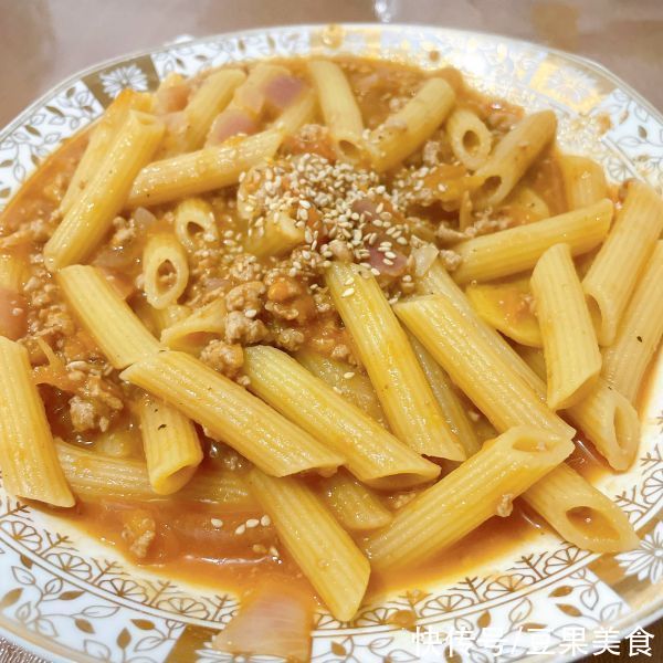 十分钟搞定一道番茄肉酱通心粉（2人份）！就它最下饭