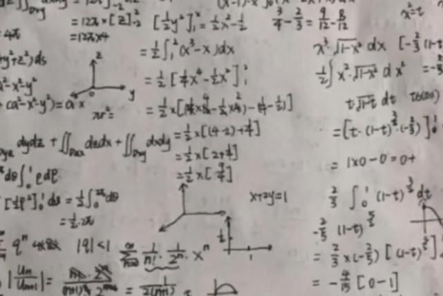 “学霸草稿纸”走红朋友圈，学生是否自律，看草稿纸就知道了