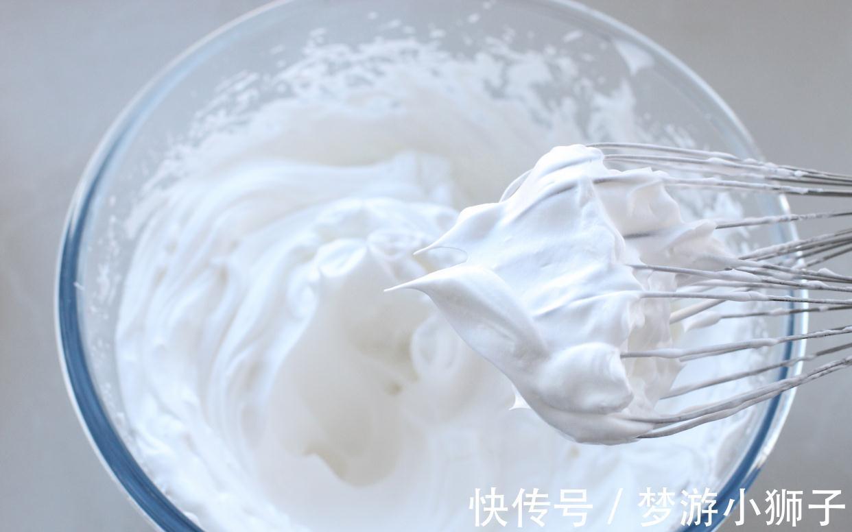 用南瓜做戚风蛋糕,细腻香甜金灿灿的,不回缩不塌陷一次就成功了