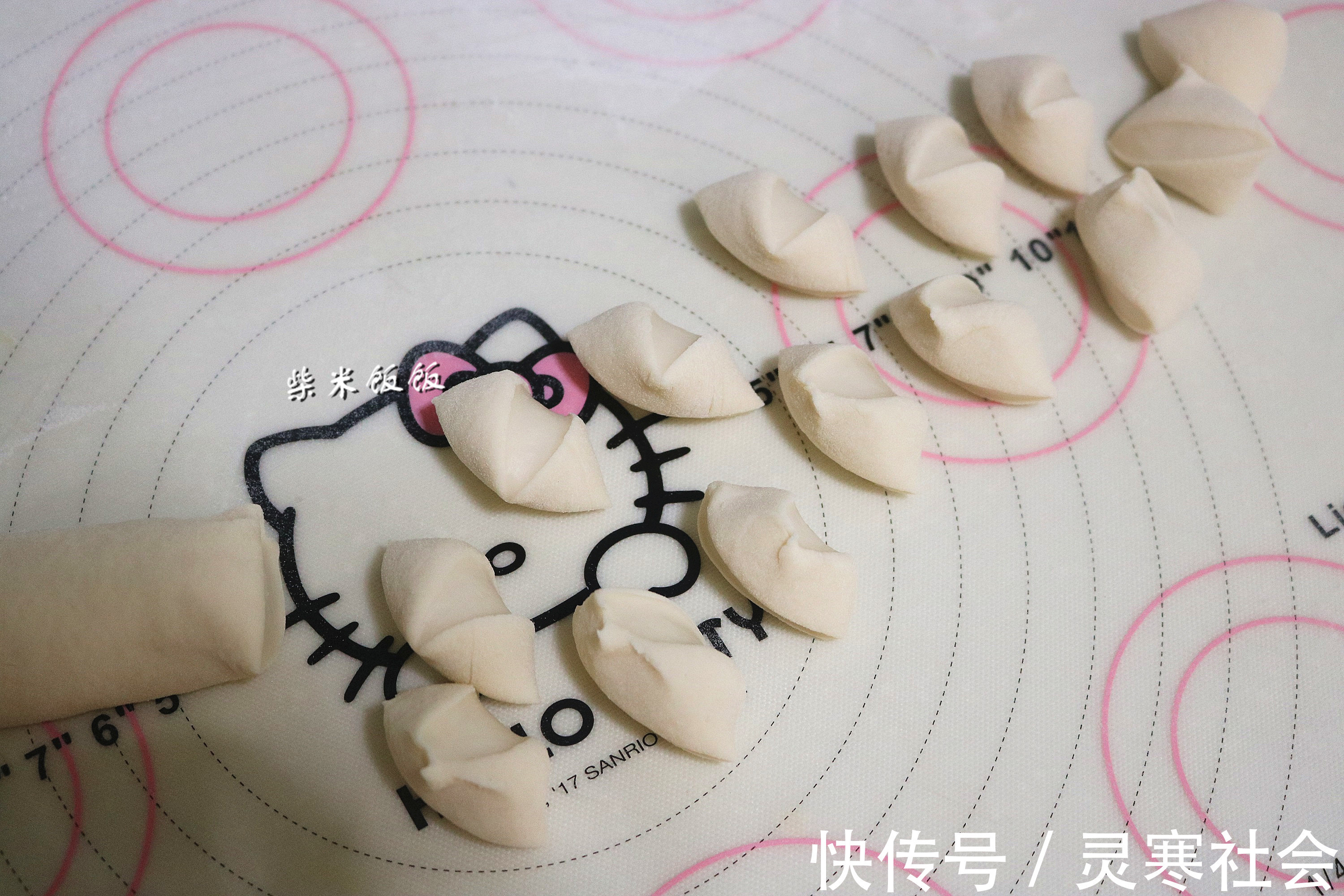 白菜汁|饺子还是这馅好吃,咬一口流汤汁,香软过瘾,一大盘不够吃