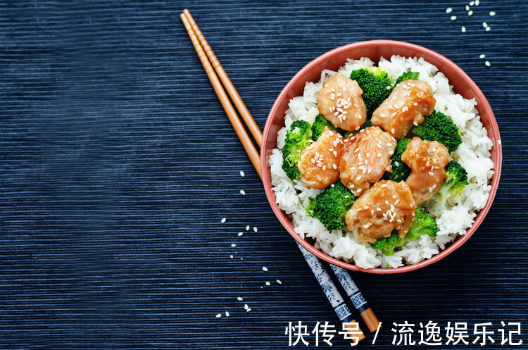 研究人员|吃肉别吃鸡肉,不但不营养还致癌?鸡肉究竟还能不能吃?进来看看