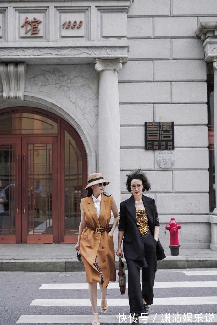衬衫 母女穿搭又来啦!黑色套西装搭配经典迷人,母女秒变姐妹花
