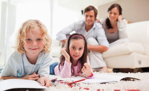 大娃|2岁姐姐被3个月大弟弟吵醒，发现妈妈不在后，姐姐的举动让人泪目