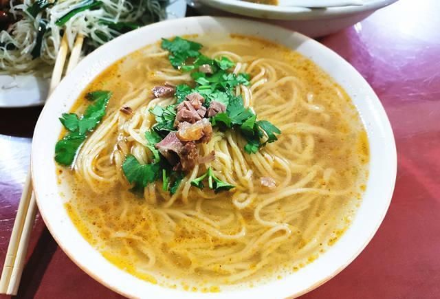 回农村婆婆家吃饭,两道菜再来碗牛肉面,吃得舒服温暖,家的味道