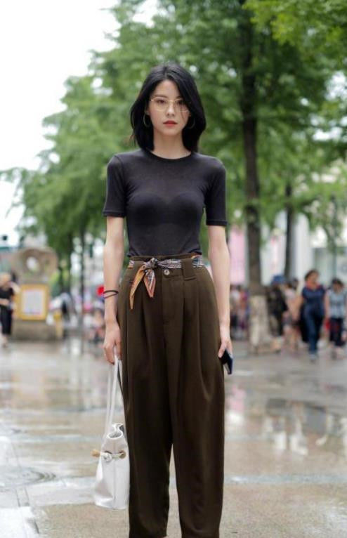 街拍长发美女气质温婉,长发飘飘,美丽动人