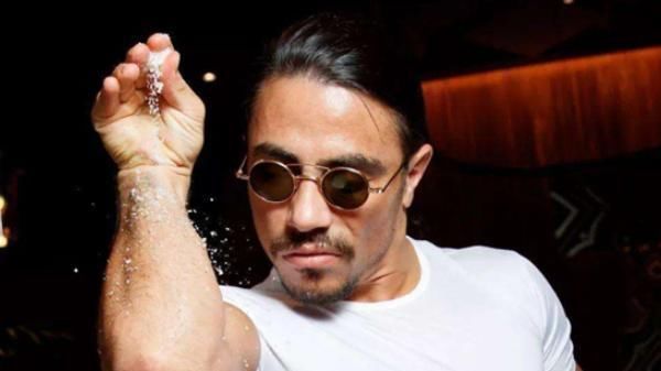 顾客|撒盐哥的“黄金牛排”有多奢侈,顾客花天价体验,结账时就反悔了