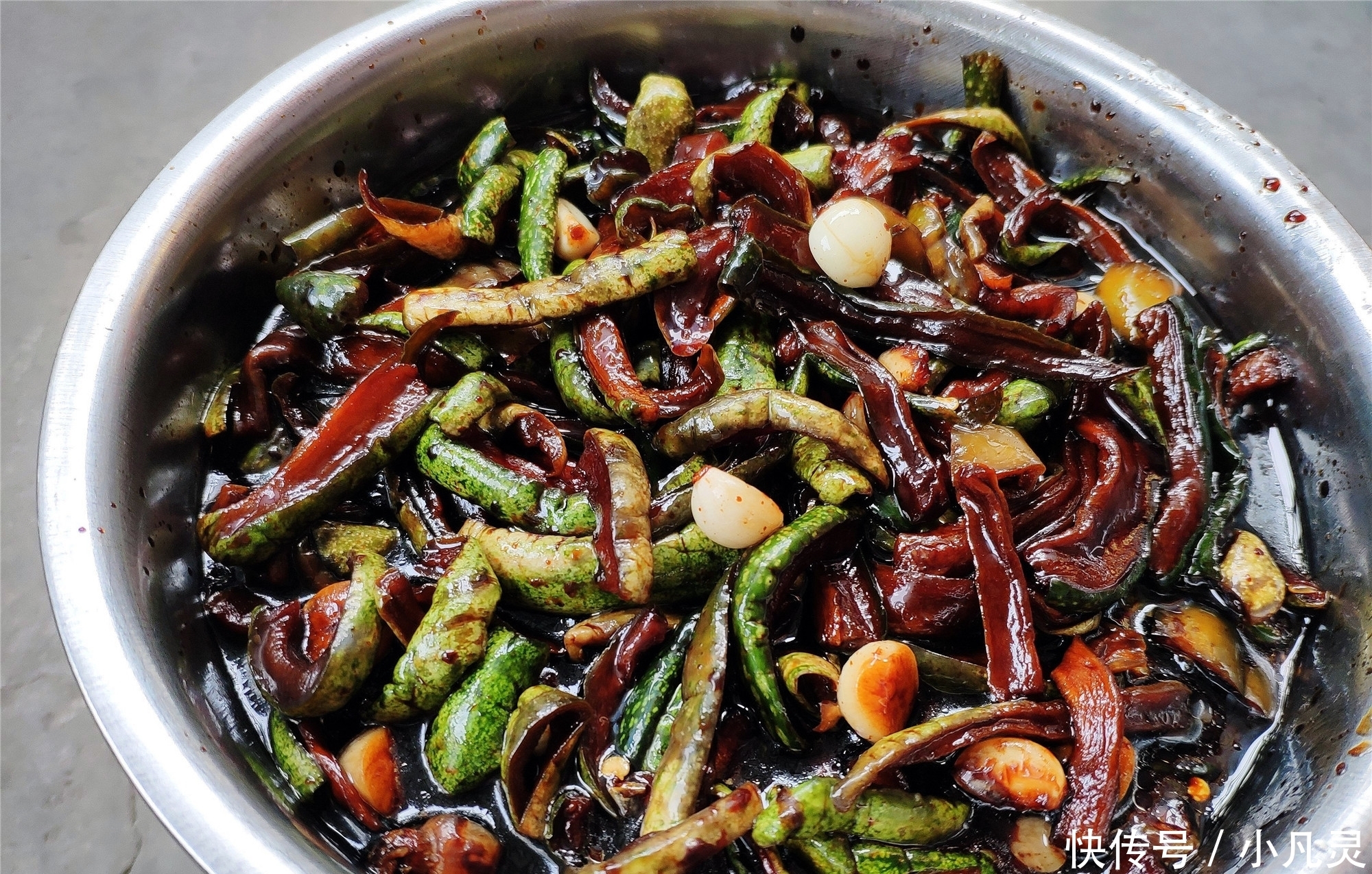 好吃|奶奶用了30多年的腌黄瓜配方,一次腌20斤,嘎嘣脆,咸香特好吃