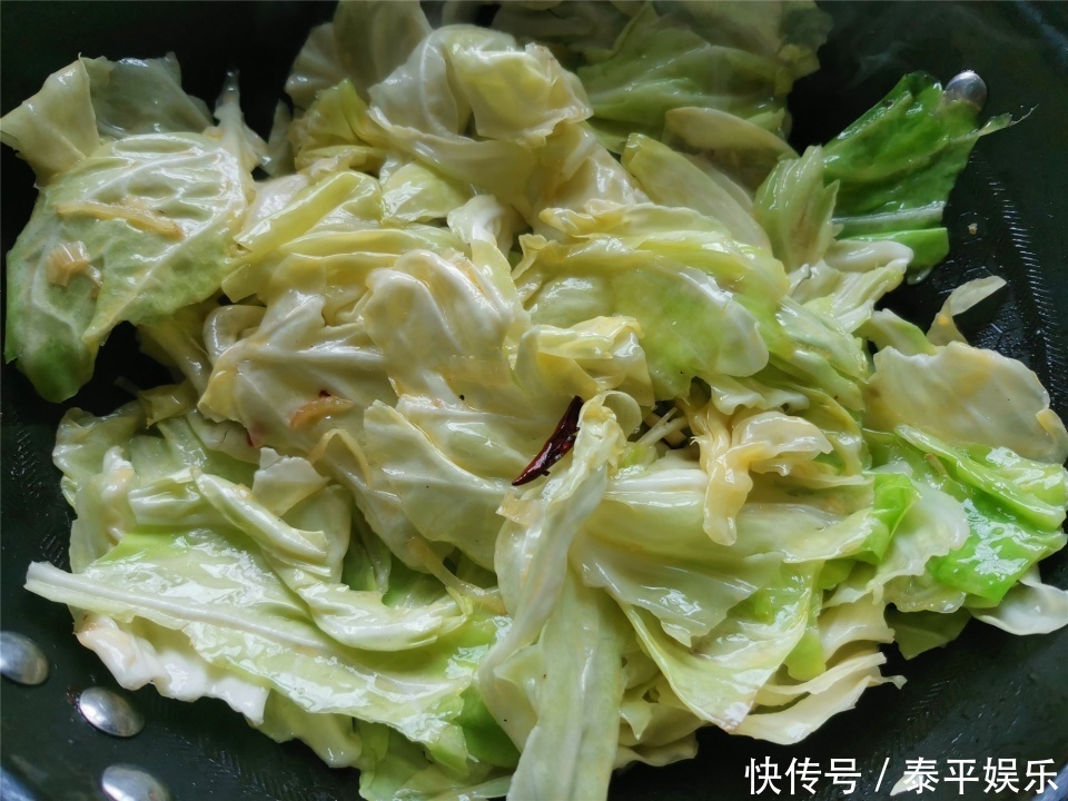  怎样在家把手撕包菜做得好吃，学会小窍门，轻松做出大厨味道