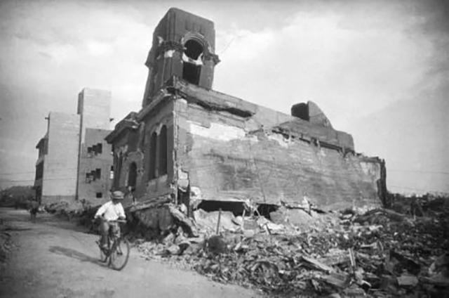 原子弹|被轰炸的广岛有多惨幸存者到处是行走的“鬼”，许多人被煮死