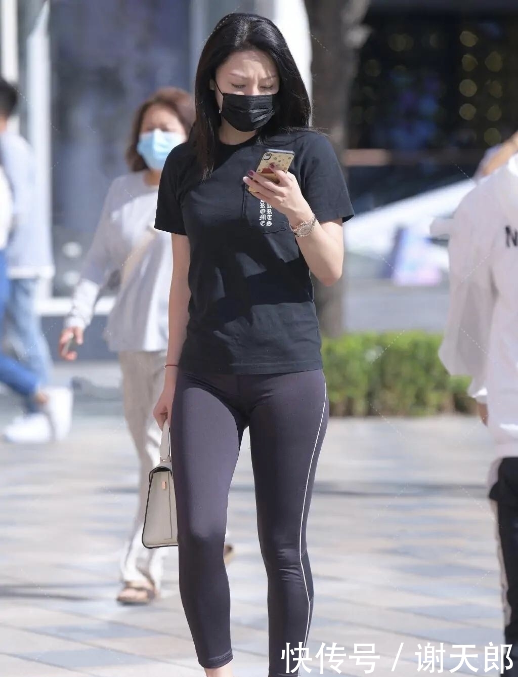 称为|秋季少不了的“打底裤”,时髦又修身,难怪被称为“扛把子”!