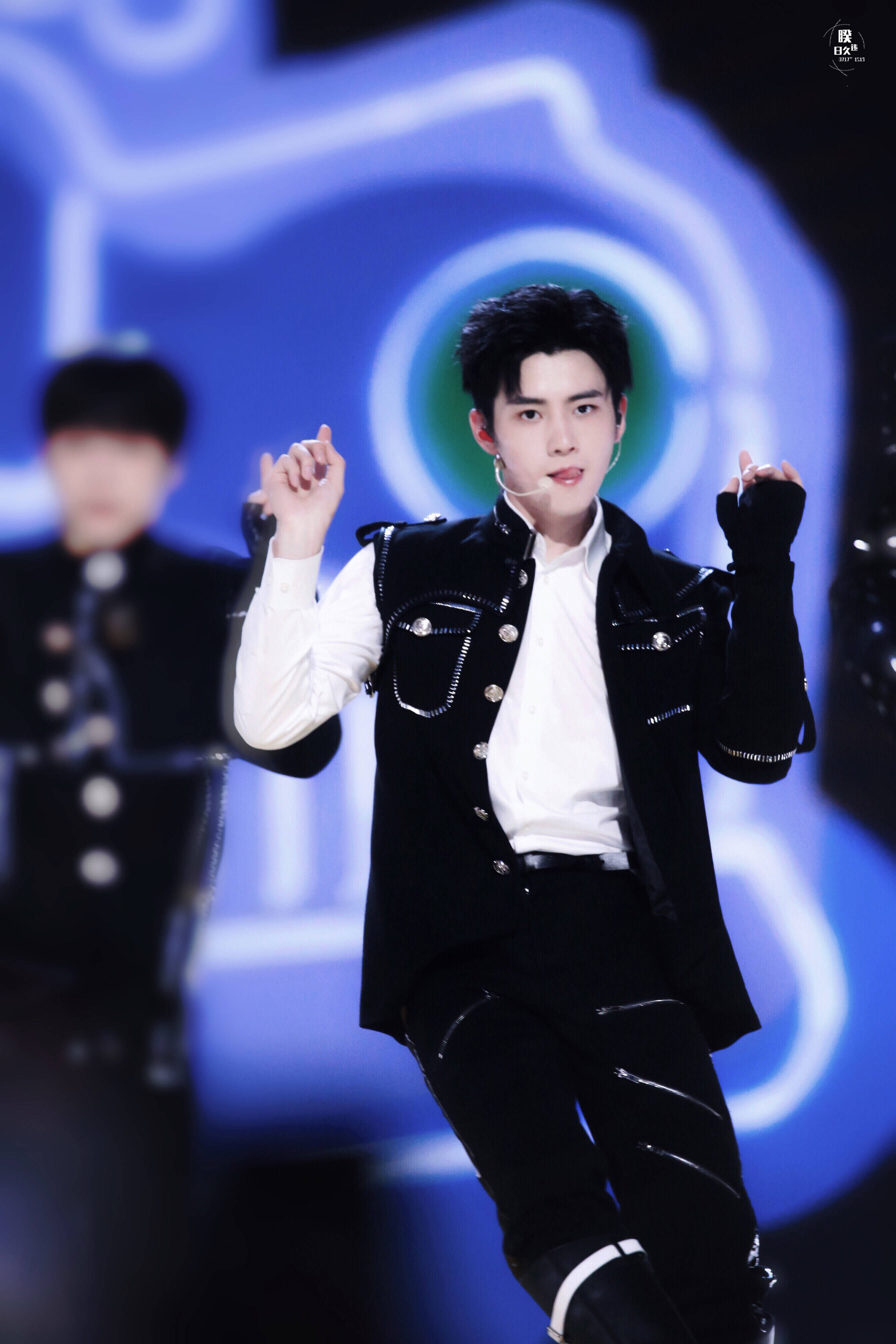 看了创四选手初舞台，不得不承认何洛洛任豪是创系列男团颜值巅峰了