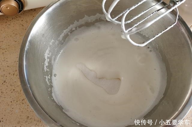 戚风蛋糕|做了不下100次的蛋糕，配方实用靠谱，甜而不腻比买的好吃！