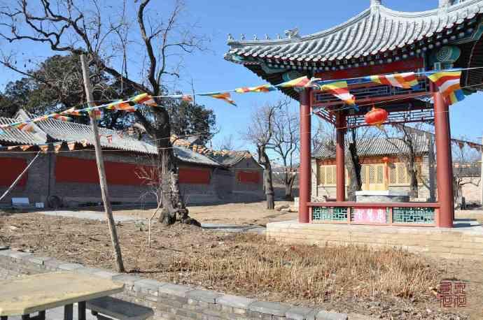 建于|昌平村里的这座小庙，还有大和尚住寺，寺庙建于辽金时期