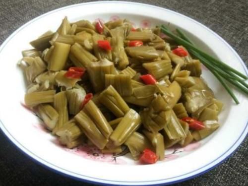 将芋荷梗|冬季，吃萝卜青菜不如它，每天炒一盘，视力好了，不懂吃可惜了
