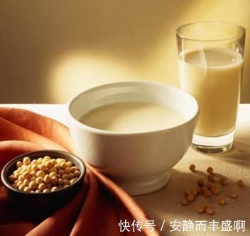 豆浆|打豆浆时，黄豆泡好别直接打，多加这一步，豆浆才会更加香浓丝滑！