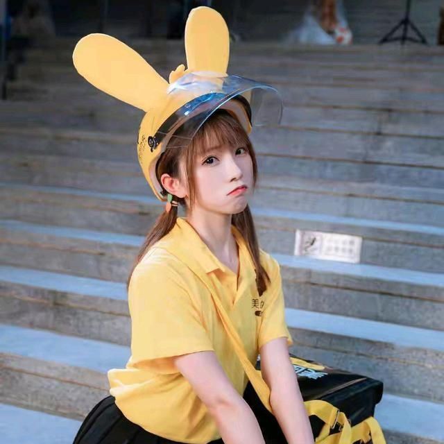 二次元|外卖员误入漫展?这其实是COS,网友:这要是真送,我让她有来无回