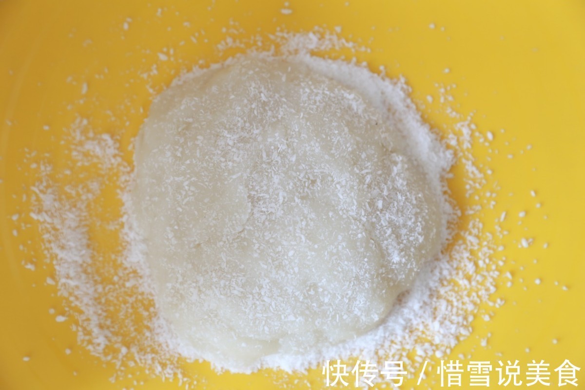 自制糯米豆沙卷，软糯的外皮，甜甜的馅料，真的是太好吃了