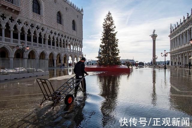 海水位|“水城”威尼斯被淹，圣马可广场架起栈桥供游客通行