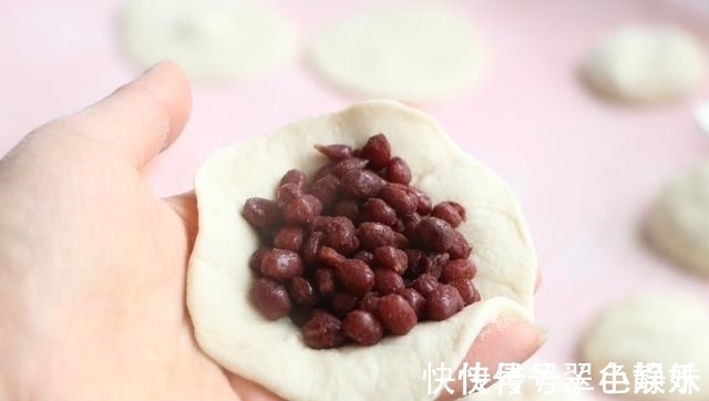 新面食|早餐比包子简单,比馒头好吃,两手一卷,出锅孩子一口气吃3个