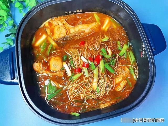 此菜上桌家人夸，三种食材烩一锅，咸鲜味美的下饭菜，又光盘了