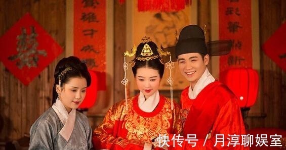 青楼#青楼女子出上联:野花不种年年有,秀才对出下联后她满脸通红