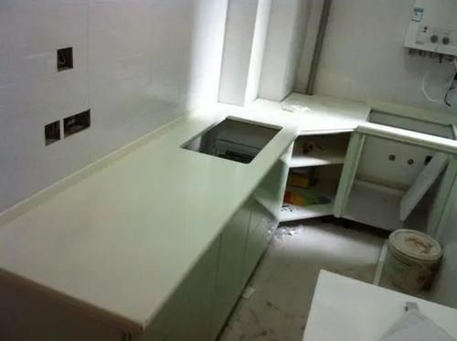 后背板|邻居家安装的橱柜没有后背板,回家后发现我家的也没有,装错了?