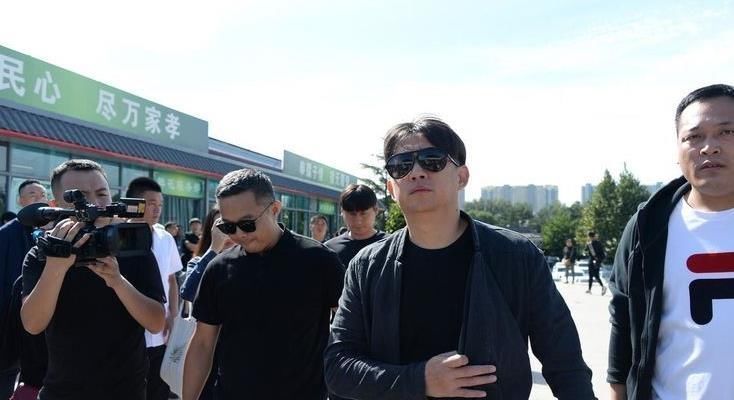 節(jié)目|陷害黃磊，黃渤拒絕合作：從頂流到墊底，知名導(dǎo)演現(xiàn)在后悔了嗎